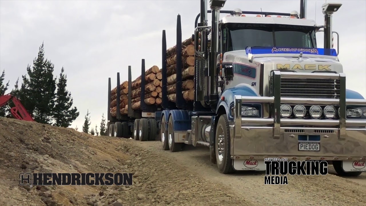 Mack Trident | Truck Test | Clever reflections