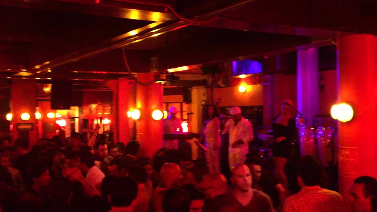 QUE BUENA SE PONE LA FIESTA EN MAMA RUMBA ROMA !!! 20 AÑOS DE