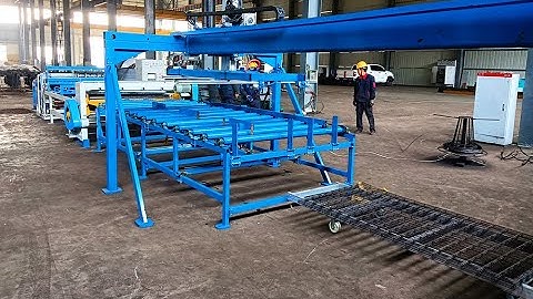 Automatic wire mesh panel welding machine with servo mesh stacker