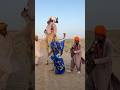 غدر في قلب الصحراء العريس يلقي بعروسته ارضا من فوق الناقة وسط صدمة الجميع