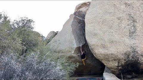 Joshua Tree Bouldering: Master Cylinder V5***