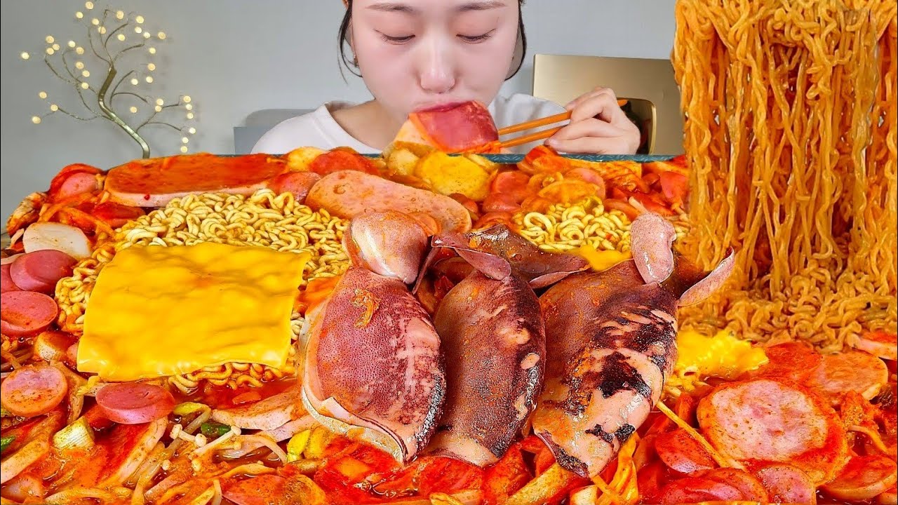 ASMR 뜨끈뜨끈 오징어 부대찌개 라면사리 넣어서 밥🍚까지 말아먹기 리얼먹방 :) budaejjigae MUKBANG