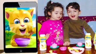امنه تاكل مع القط المتكلم  Eating and playing with  ginger    احمد ياكل مع القط المتكلم