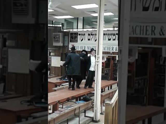 Bochurim dancing Yud Gimmel Kislev 5777 | בחורים רוקדים י"ג כסלו תשע"ז