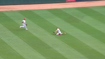STL@MIN: Bourjos slides in center to make a nice grab