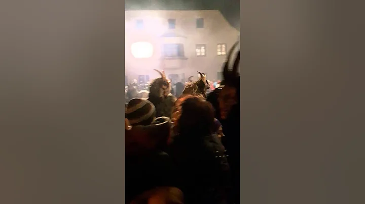 Krampus bam Nikolaus Umzug Volders