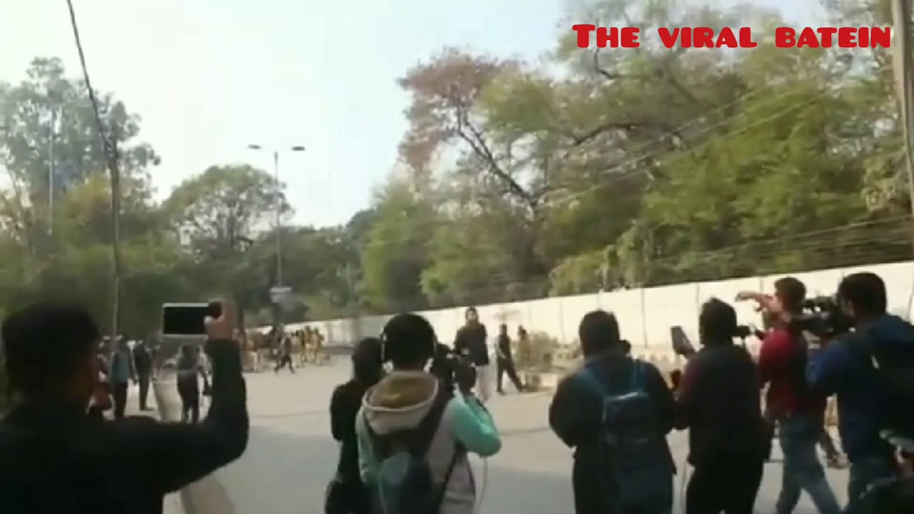 A Person Fired On Student Of Jamia Millia Islamia New Delhi