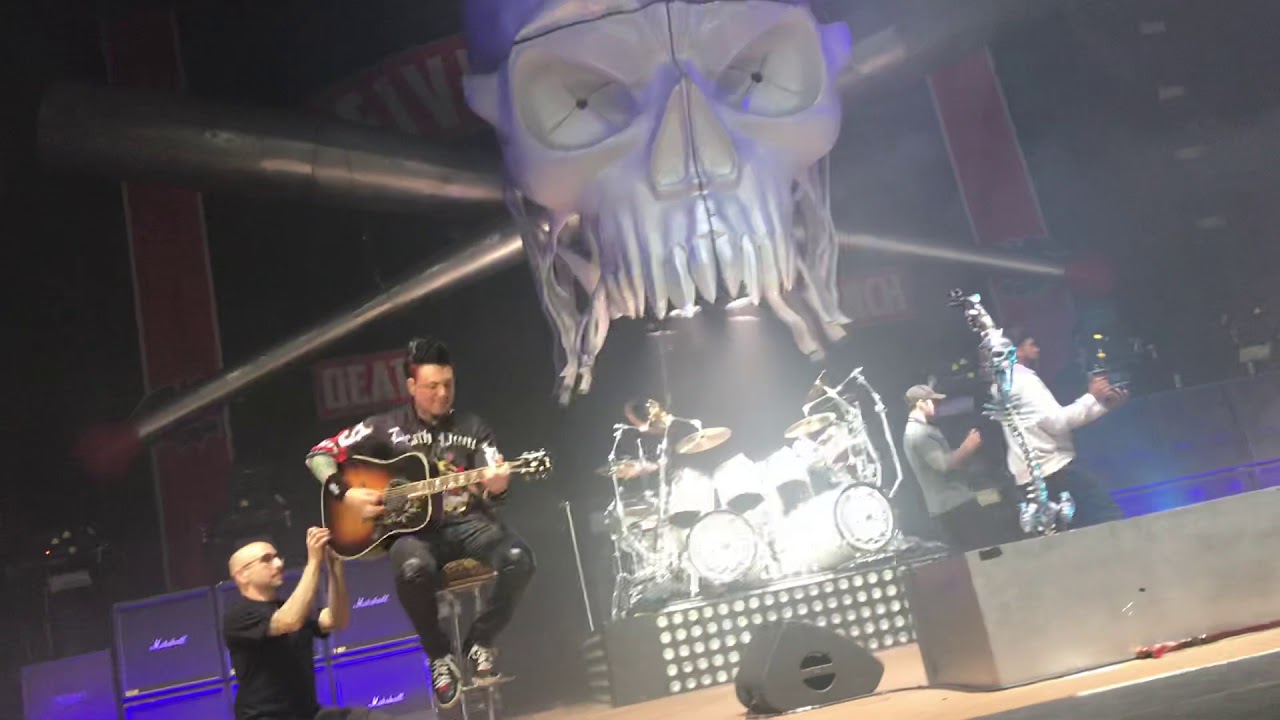 Five finger death punch wrong side of heaven/guitar smash Portland Maine 12/11/18