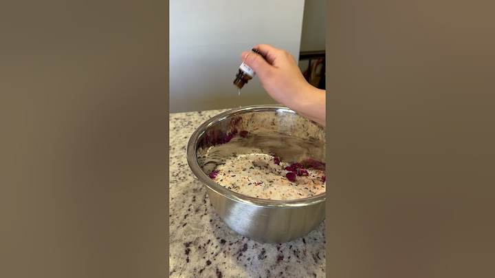 How to make homemade bath salts #diychristmasgifts #homesteading #bathsalt #homemadechristmasgifts
