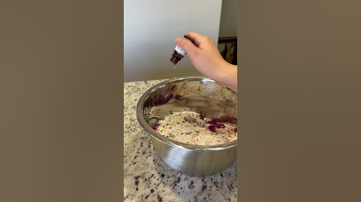 How to make homemade bath salts #diychristmasgifts #homesteading #bathsalt #homemadechristmasgifts