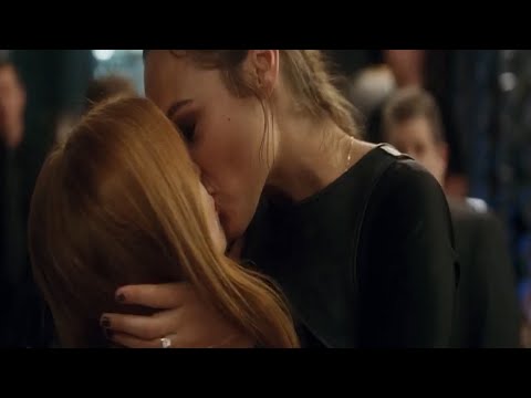Gal Gadot kisses a women to use as bait funny action clip