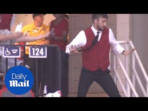 Houston Rockets usher busts out incredible dance moves - Daily Mail