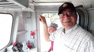 Entrevista a los Maquinistas Gonzalo Mesén y Jesús Castro en la cabina de la locomotora 130.