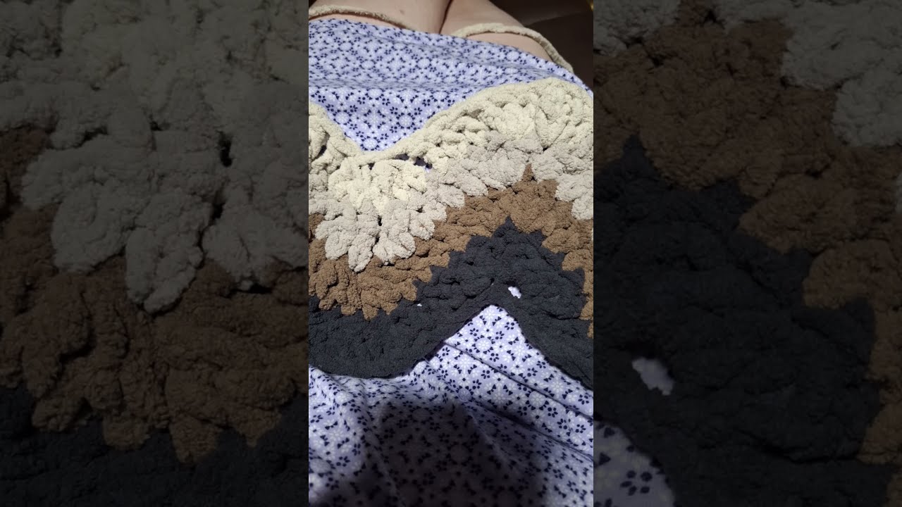 crochet bernatblanketyarn https www.yarnspirations products bernat chevron crochet blanket
