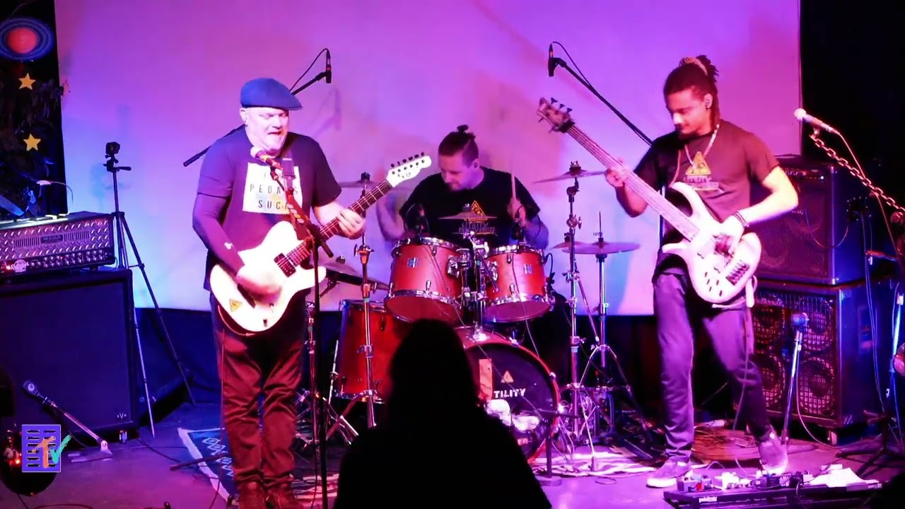 UTILITY PROVIDER - ATTACHED TO NOTHING LIVE AT  @redgateartssociety