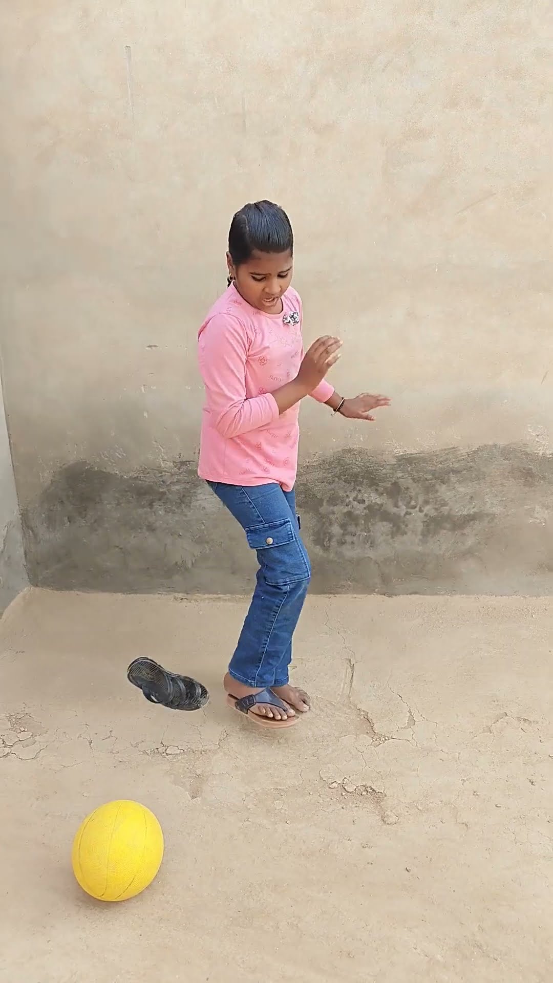 Meri chappal Tut gai ? #shorts