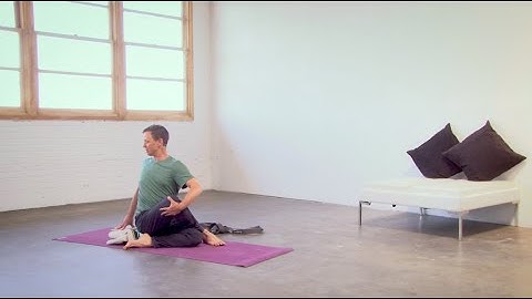 Seated Spinal Twist (Ardha Matsyendrasana) - Yoga Pose Guide Tutorial