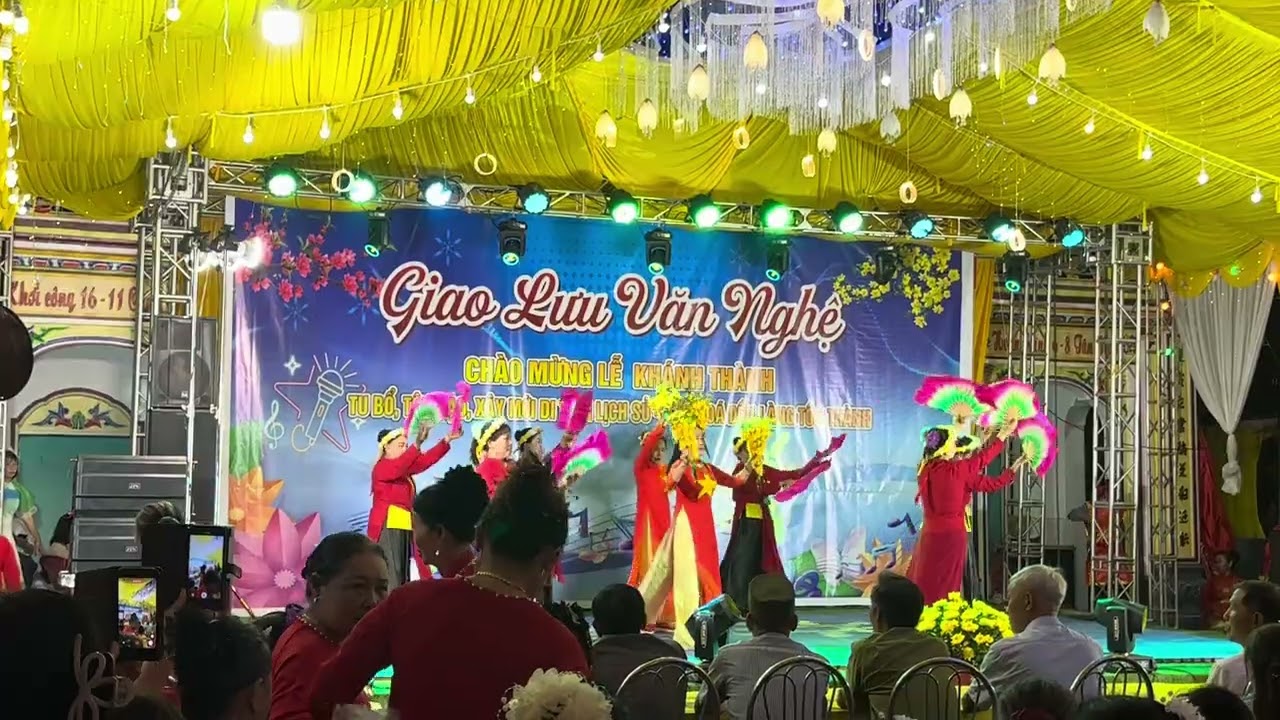 Múa Chèo: Đất Nước Tình Xuân.