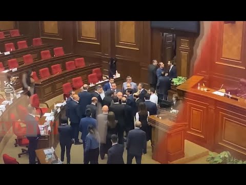 Հիմարի մեկը դու ես. լարված իրավիճակ ԱԺ-ում