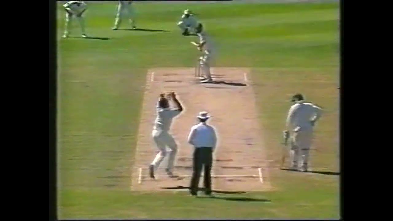Comedy gold Bill Lawry taking the piss out of Tony Greig during 2nd Test Aust vs Eng MCG 199091