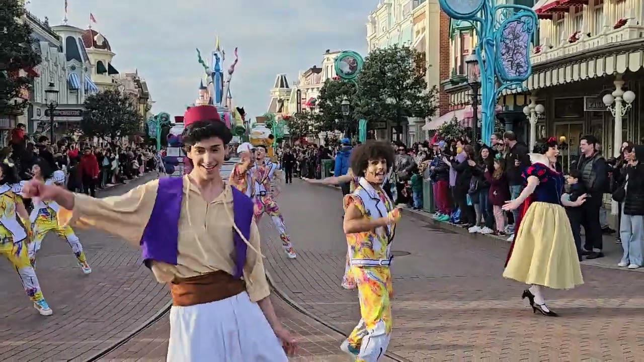 A Million Splashes of Colour* Parade Disneyland Paris Parc 17.02.2024