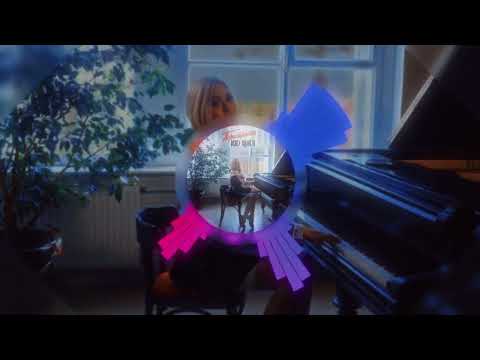 DEAD BLONDE -