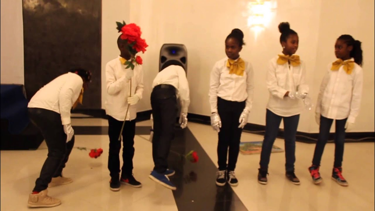 Fête des Enfants de l'Ecole de Dimanche, 21 Décembre 2014 - Mime: La main