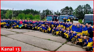More than 200 Ukrainian soldiers celebrate returning home after latest prisoner swap with Russia