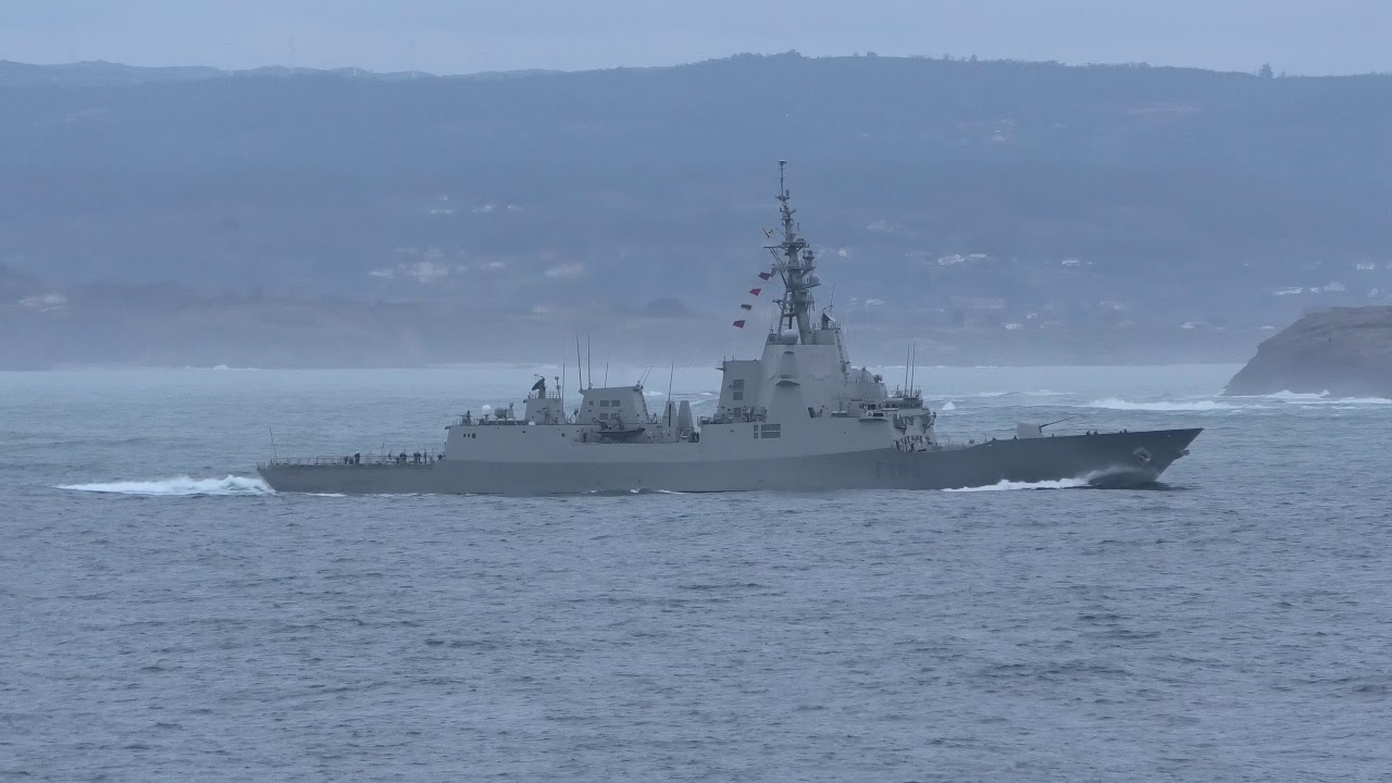 CRISTOBAL COLON F-105 Warship