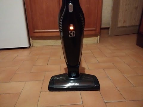 Test de l'aspirateur balai 2-en-1 sans fil Electrolux Ergorapido