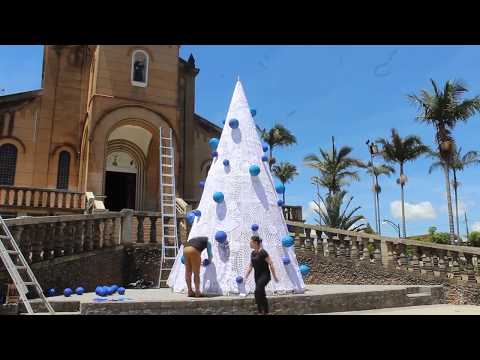 ÁRVORE DE NATAL FEITA DE CROCHÊ