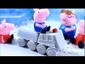 свинка пеппа. Мультики. Пеппа и Джорж делают машинку из песка.