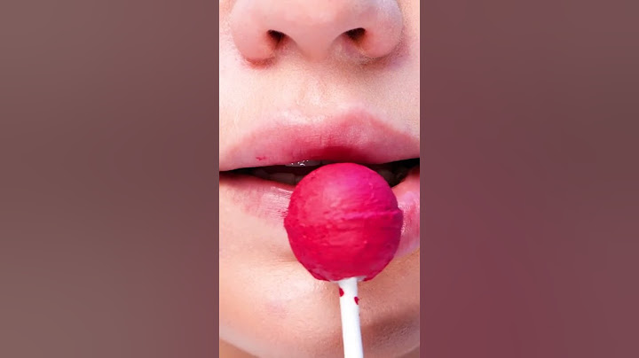 How to sneak makeup anywhere with lollipop! Quick and easy beauty hack!