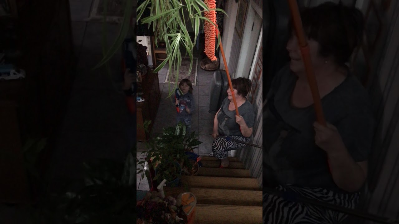 Карл у Клары украл Кораллы - YouTube