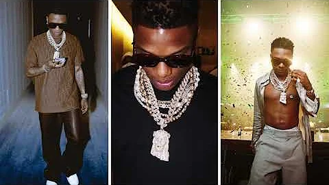 OMG! See As Fans Tears Wizkid Pants On Stage - Wizkid Live Performance On Stage 2022