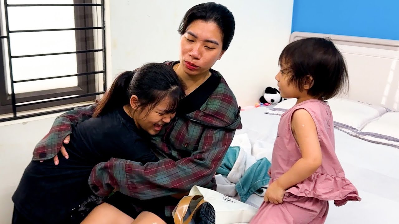 Diem and Quynh were happy when Mom suddenly appeared