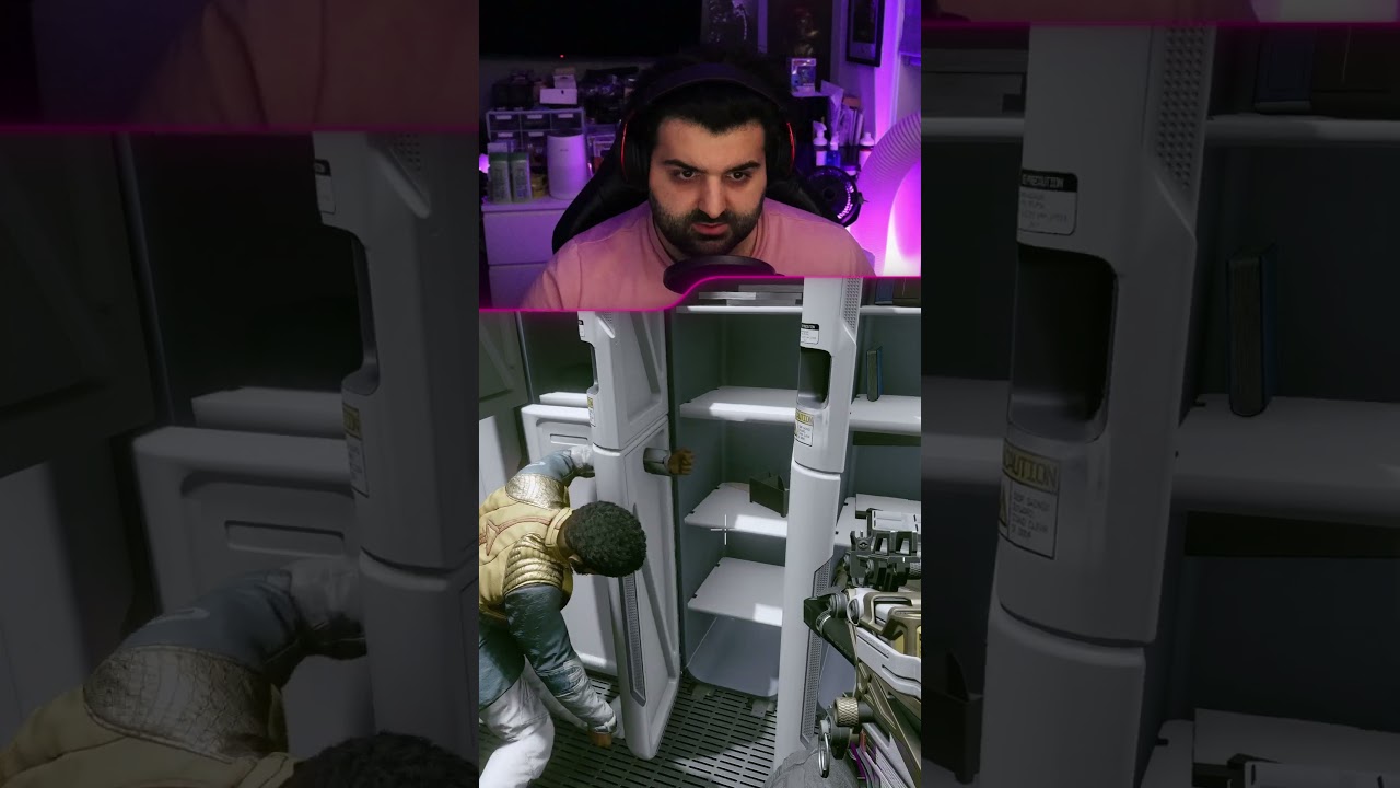 His Hands Connected To The Door 🤣