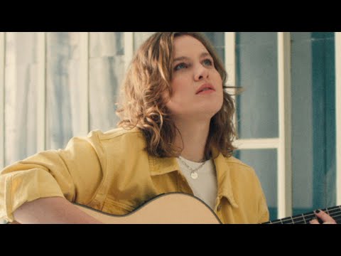 Putar Envoie-moi une musique - Emma Peters