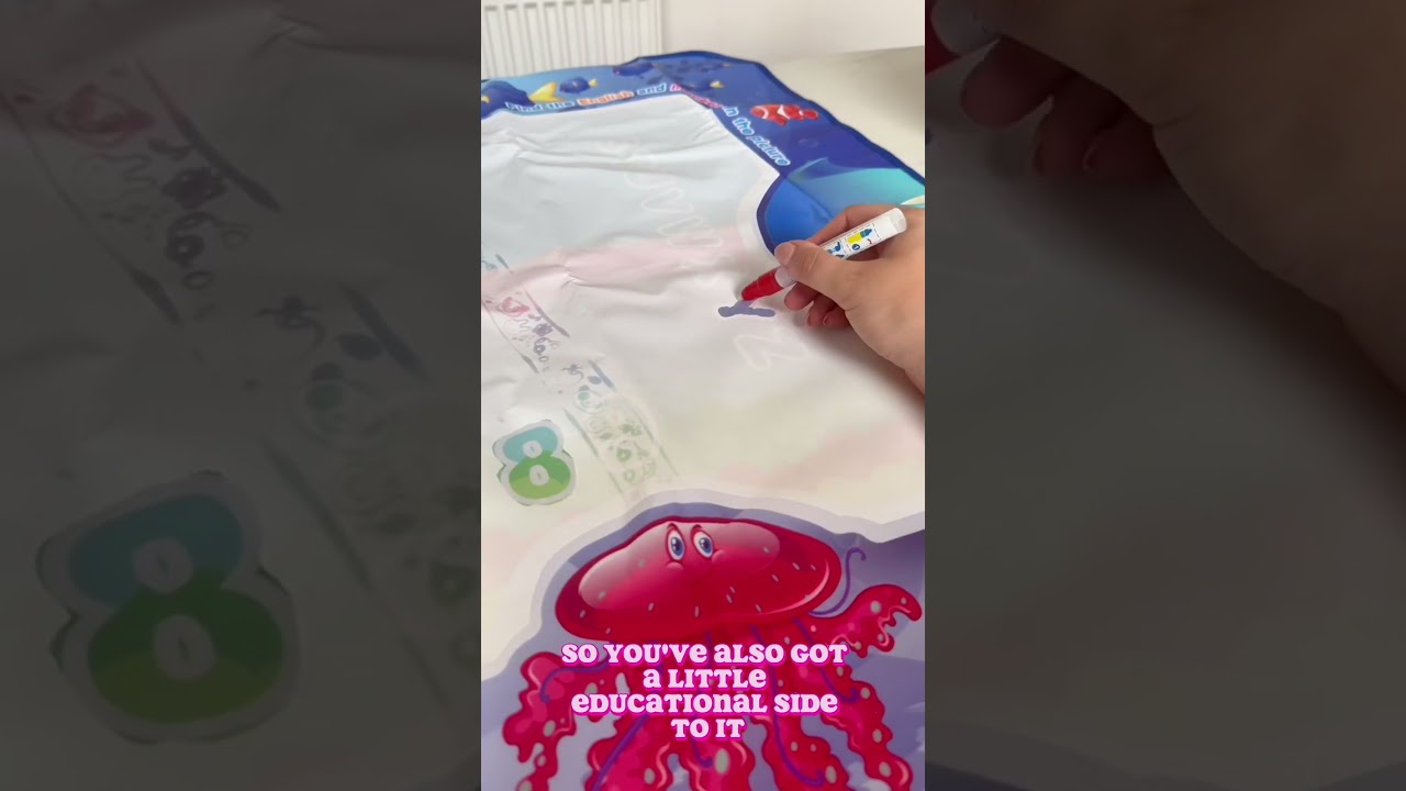 Mess-free drawing mat with water 