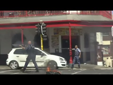 Video: Unruhen Gegen Fremdenfeindlichkeit In Südafrika