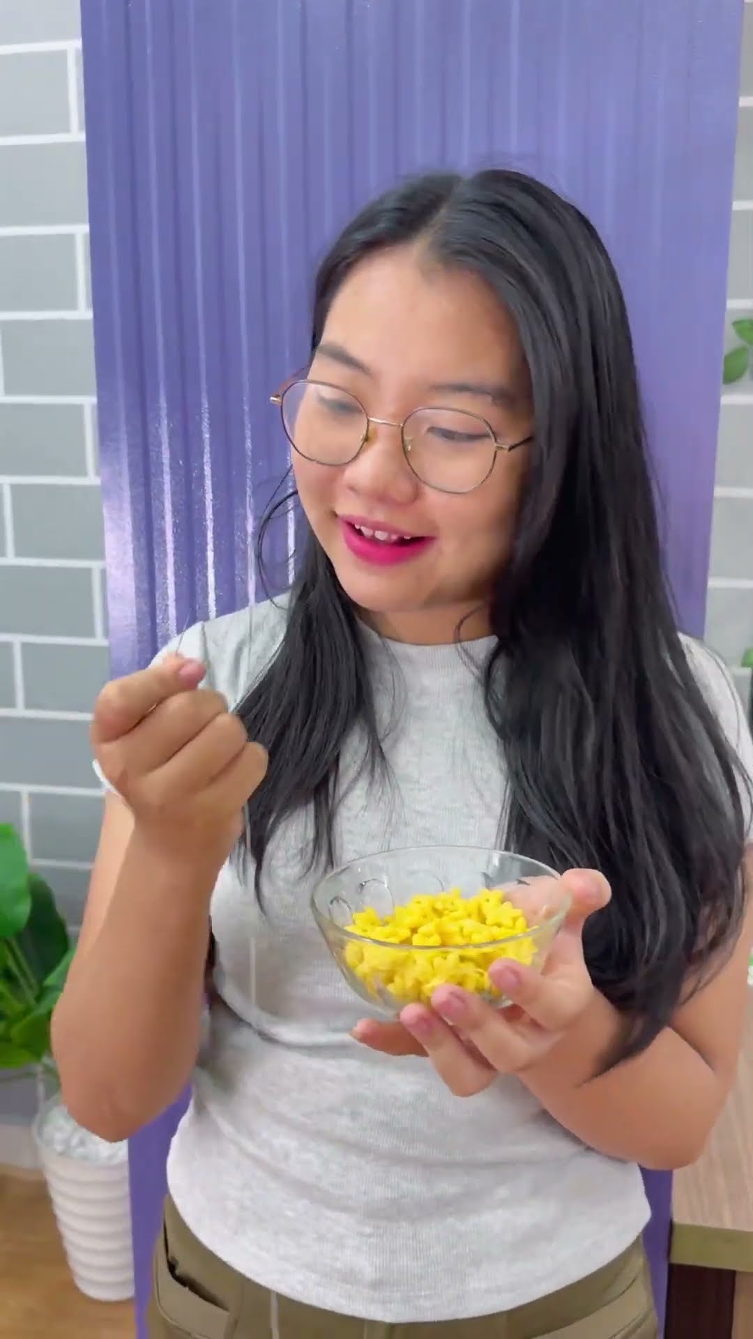 LNF - Nguỵ trang đồ ăn thành vòng tay || How to hide food #shorts