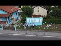 Konačno dobio sina, pa od sreće ofarbao kuću u plavo (VIDEO)