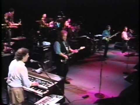 Live in Japan - 7. People Got To Be Free (Felix Ca...