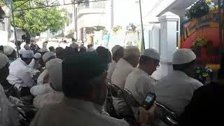 Habib Helmi bin Hasan bin Sholeh Al-Aydrus meninggal Dunia. Yang takziah subhanallah ramai sekali.