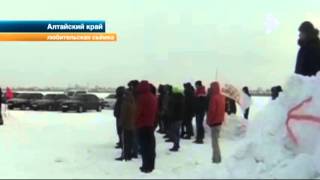 Лимузин устроил красивый дрифт на ледовой трассе на Алтае Лимузин устроил красивый дрифт на ледовой трассе на Алтае