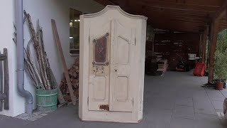 Restoration of an old Bavarian farmer´s cupboard1870. Restaurierung eines Chiemgauer Bauernschrankes