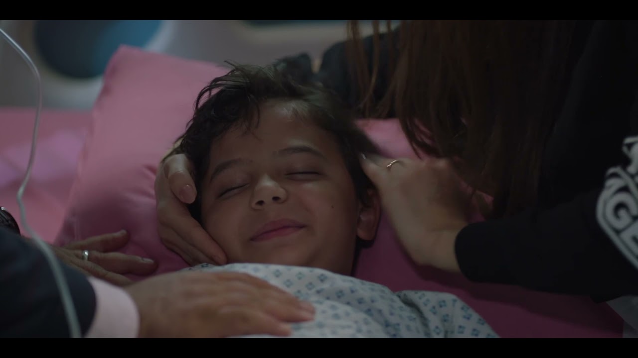 يحيى بيحاول يقنع سارة إنهم يرجعوا لبعض تاني.. شوف رد فعلها #ورا_كل_باب