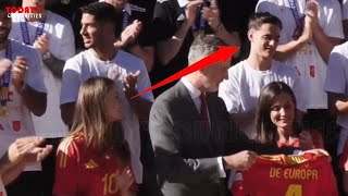 Princess Leonor and footballer Gavi have furtive glances at Palace