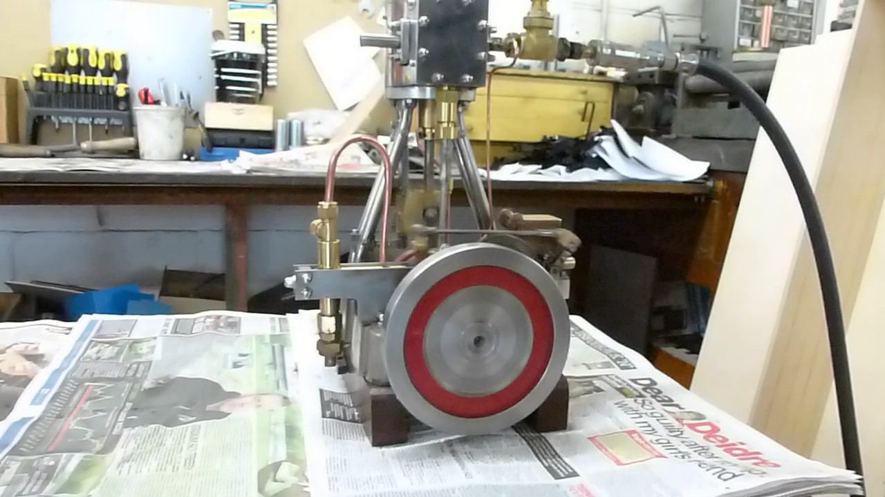 Model steam engine for boat tested by Maxitrak YouTube