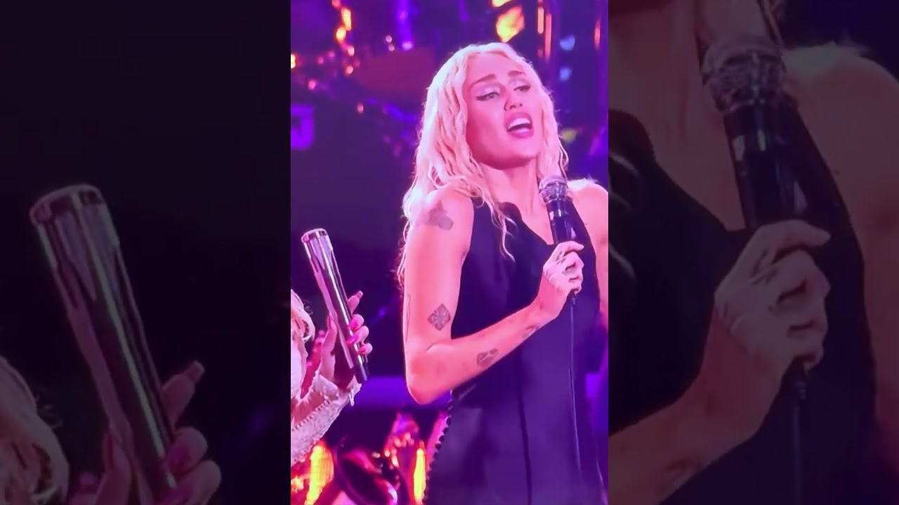 💜♥️💜Miley Cyrus & Dolly Parton Sing “Wrecking Ball” & “I Will Always Love You” 💜♥️💜
